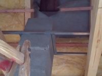 detail kotvení tvárnic ke konstrukci střechy | Komín z tvárnic - Ivanovice